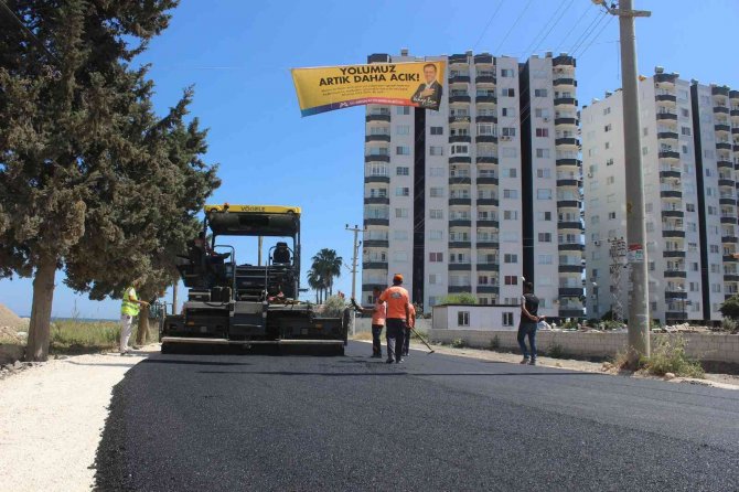 Büyükşehir Belediyesi, Çeşmeli Sahil Kesimindeki Yolları Yeniliyor