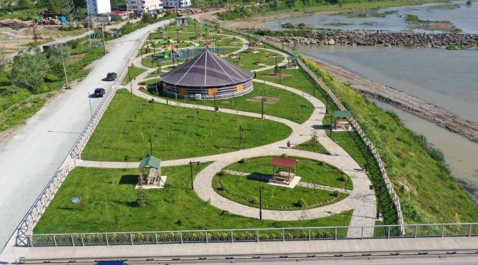 Melet Meyve Bahçesine Dönüştü