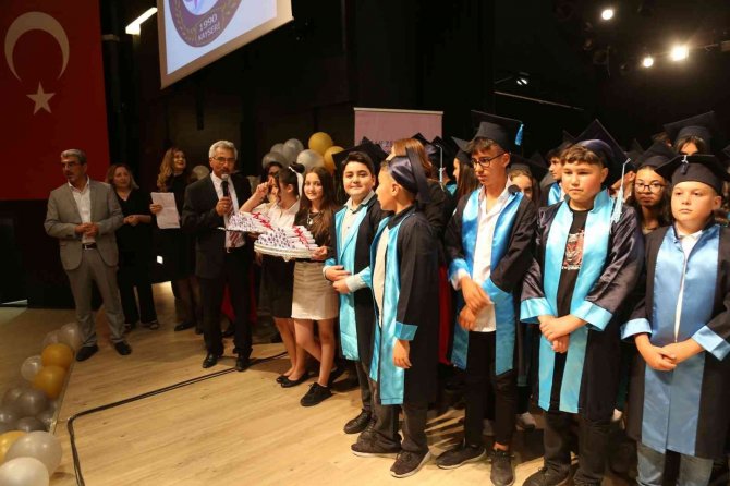 Osman Zeki Yücesan Ortaokulu’ndan Yılsonu Etkinliği