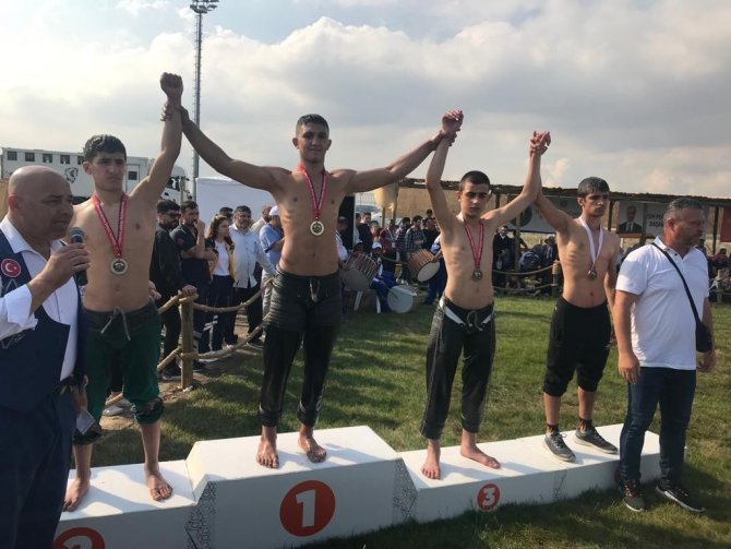 Pamukkale Belediyesporlu Güreşçiler Kupaya Doymuyor