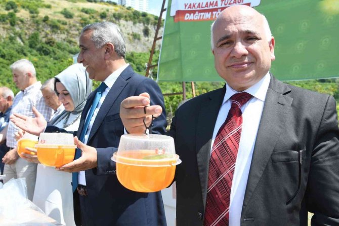 100 Üreticiye 1400 Akdeniz Meyve Sineği Tuzağı Dağıtıldı