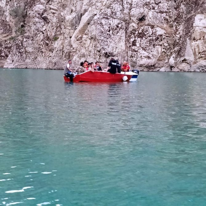 Siirt’te Çayda Akıntıya Kapılan Sağlıkçıyı Arama Çalışmaları Üçüncü Gününde