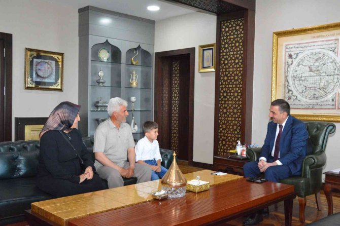 Siirt Valisi Hacıbektaşoğlu, Diyarbakır Annelerini Misafir Etti