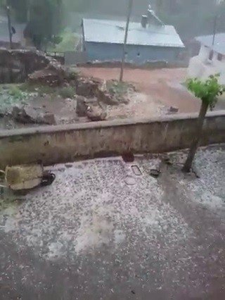 Etkili Olan Sağanak Dereleri Taşırdı