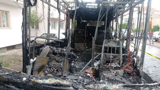 Halk Otobüsü Cayır Cayır Yandı