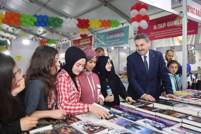 Tokat’ta Kitap Fuarı Yazarlarla Okuyucuları Buluşturdu