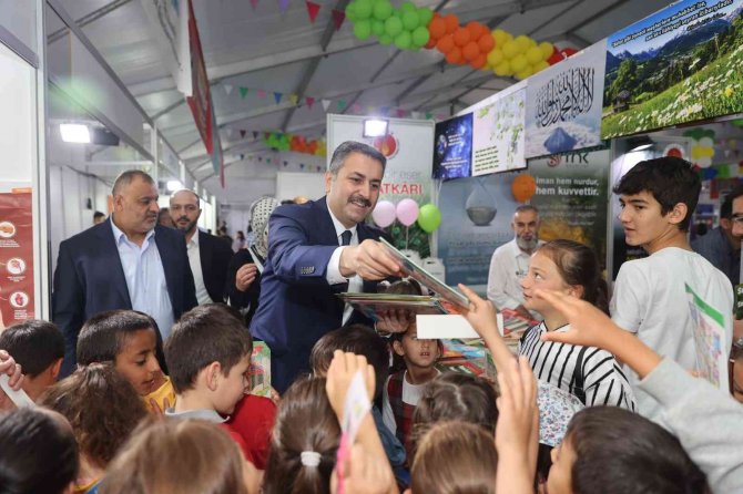 Tokat’ta Kitap Fuarı Yazarlarla Okuyucuları Buluşturdu