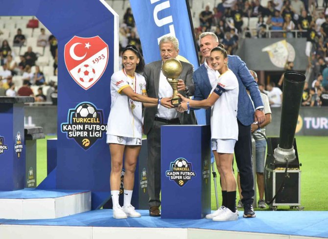 Kadın Futboluna İlgi Her Gün Artıyor