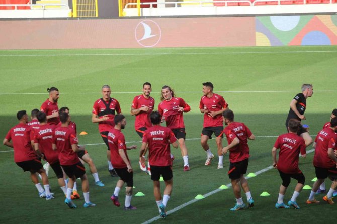 A Milli Futbol Takımı, Litvanya Maçı Hazırlıklarını Sürdürdü