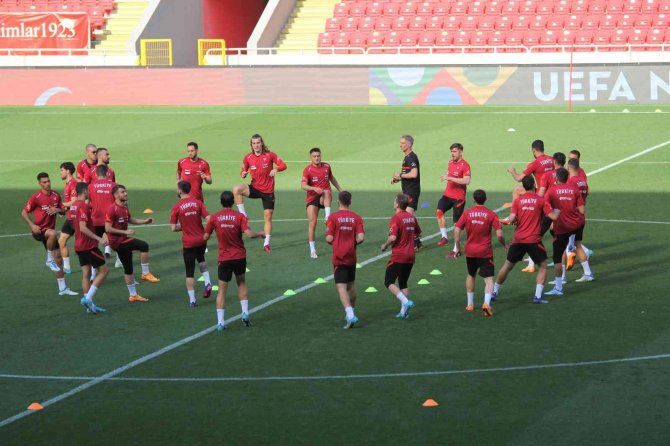 A Milli Futbol Takımı, Litvanya Maçı Hazırlıklarını Sürdürdü