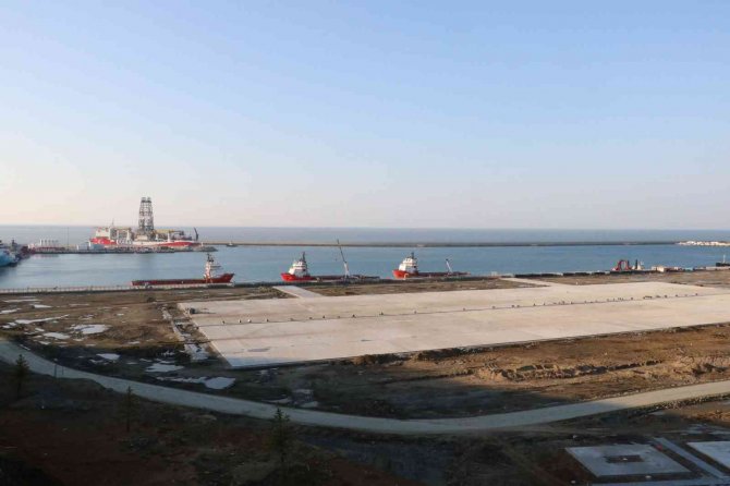 Türkiye Tarihinin En Büyük Keşfinde İlk Borular Döşeniyor