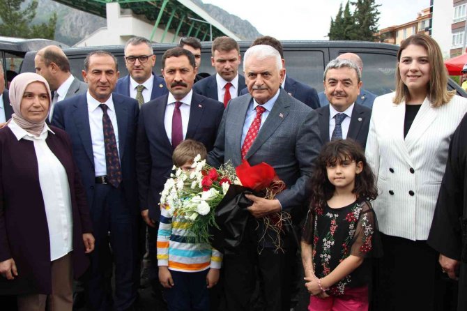 Binali Yıldırım: “Yüzünü Türkiye’ye Dönmüş Milyonlara Karşı Da Sorumluluğumuz Var”