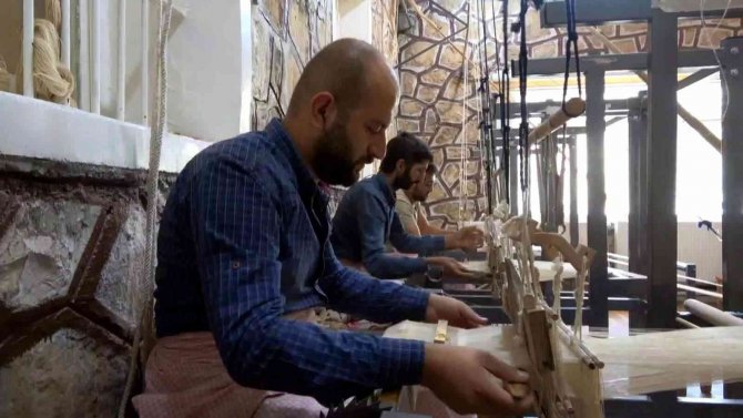 Siirt’te Düğün Sezonu Açıldı, Şal-şepik Kumaşına İlgi Arttı