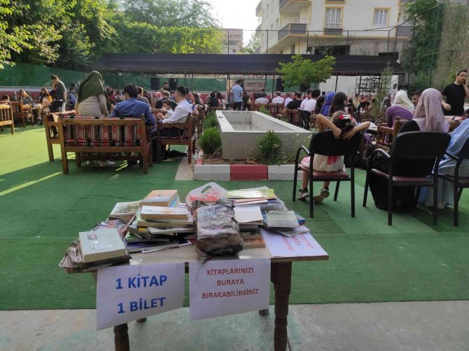 Batman’da Lise Öğrencilerinden Köy Okullarına Kitap Toplamak İçin Çok Dilli Koro