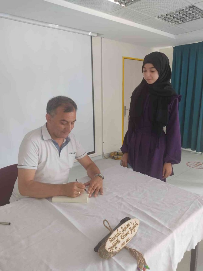 Burhaniye’de ’Yazar-okur’ Etkinliği