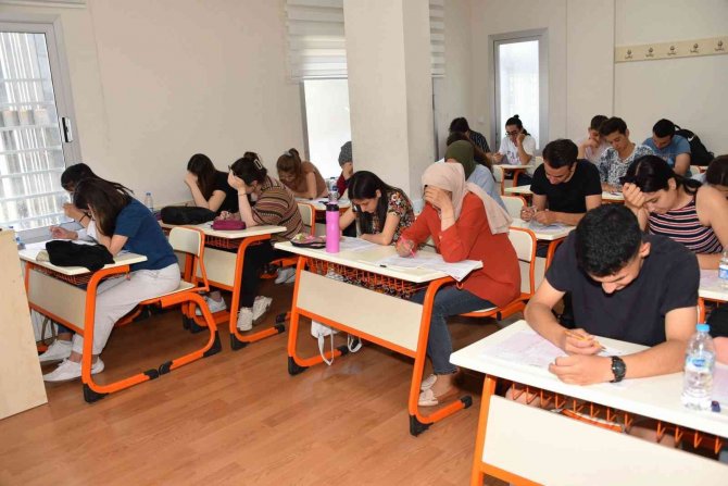 Üniversite Adayları Yegem İle Sınava Hazırlanıyor