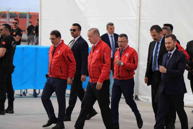 Cumhurbaşkanı Erdoğan: "Ülkemizin Yeri Doldurulamaz Konumu Anlaşıldıkça Şu Anda Siyasi Sebeplerle Soğuk Bakanlar Da Mutlaka Politikalarını Değiştirecekler"