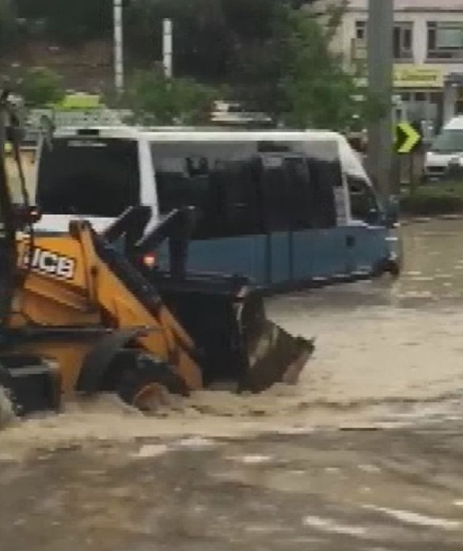 Çankaya’da Sağanak Yağış Sonrası Hayat Durma Noktasına Geldi