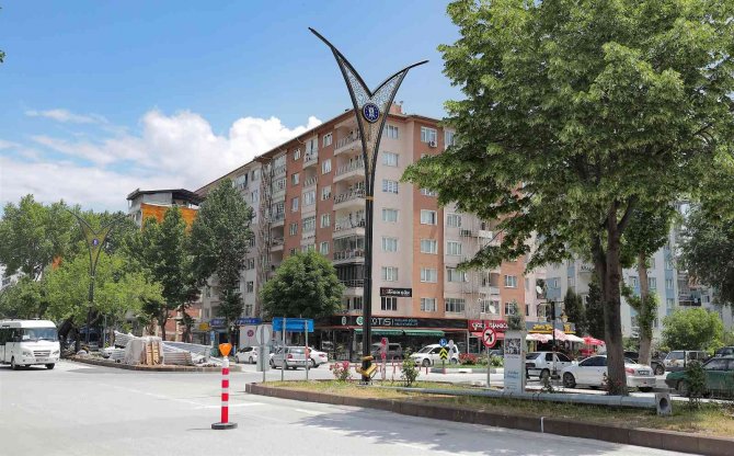 Atatürk Bulvarı Yeni Görünüme Kavuşuyor