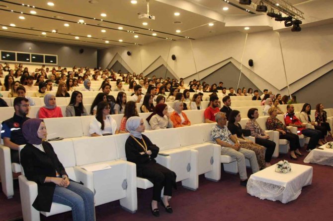 Avrasya Üniversitesinde ‘Afetler Odağında Hemşirelik Bakımı’ Paneli