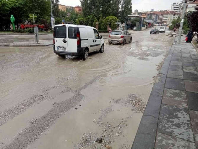 Mamak’ta Her Yağış Sonrası Aynı Manzara, Bozulan Yollar Ve Evler Sular Altında