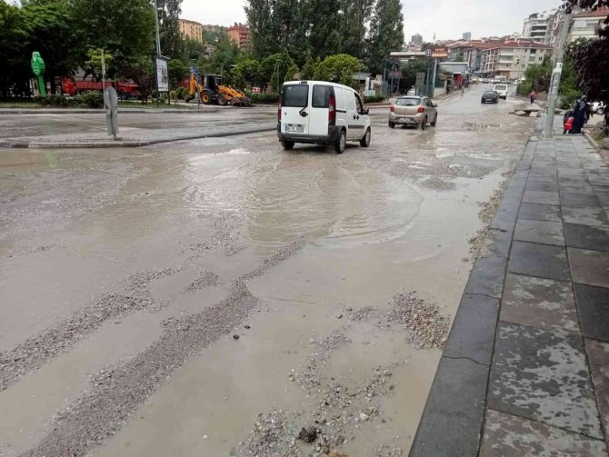 Mamak’ta Her Yağış Sonrası Aynı Manzara, Bozulan Yollar Ve Evler Sular Altında