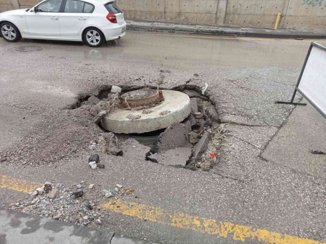 Mamak’ta Her Yağış Sonrası Aynı Manzara, Bozulan Yollar Ve Evler Sular Altında