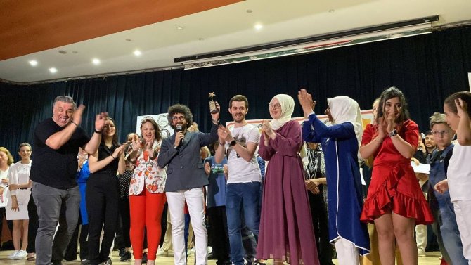 Şifa Niyetine Tiyatro Atölyesi’nde Mezuniyet Sevinci