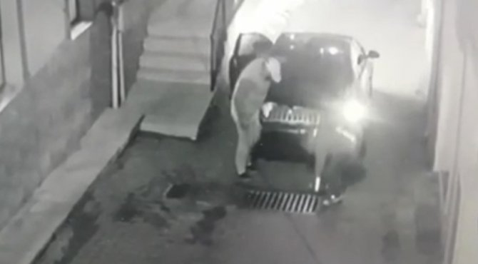 Bursa’da Bir Garip Mazgal Hırsızlığı Kamerada