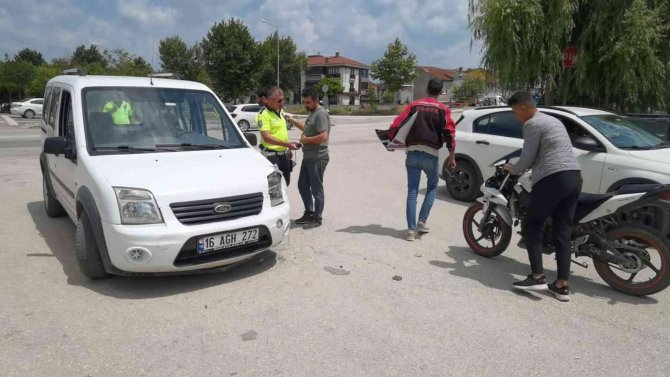 Bursa’da Motosiklet Araca Saplandı