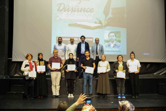 Akademilerde ‘Katılım Belgesi’ Sevinci