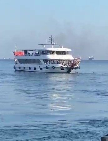 Adalar Vapurunda Can Pazarı: Denize Düşen Kişi Kurtarıldı