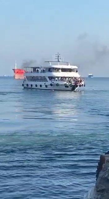 Adalar Vapurunda Can Pazarı: Denize Düşen Kişi Kurtarıldı