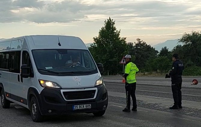 Denizli’de 35 Düzensiz Göçmen Ve 5 Organizatör Yakalandı