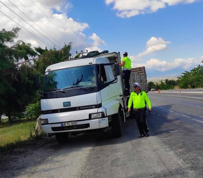 Denizli’de 35 Düzensiz Göçmen Ve 5 Organizatör Yakalandı