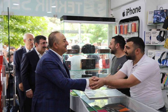 Dışişleri Bakanı Mevlüt Çavuşoğlu, Bingöl’de Esnafla Bir Araya Geldi