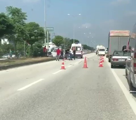 Otomobil Elektrik Direğine Çarptı: 2 Yaralı
