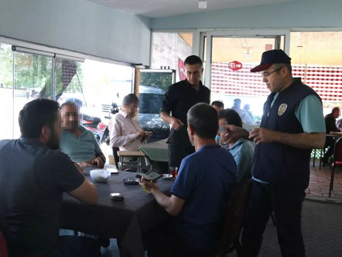 Polis Ekipleri Okul Çevreleri Ve Servis Araçlarını Denetledi