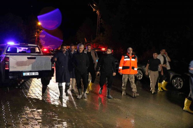 Erzincan’da Sağanak Sele Dönüştü, Bazı Noktalarda Su Baskını Yaşandı
