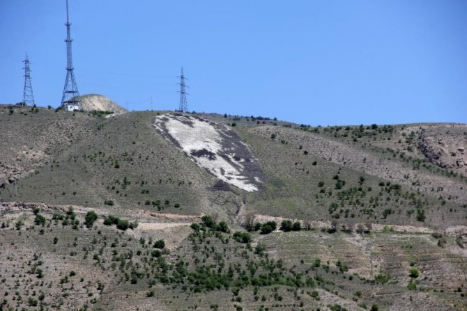 600 Ton Taşla Yapılan Atatürk Portresi Uzaydan Görülebiliyor
