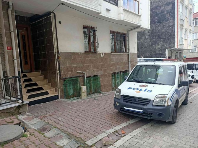 Genç Kız Tartıştığı Annesini Bıçakladı