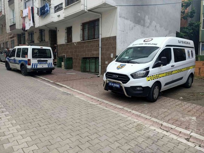 Genç Kız Tartıştığı Annesini Bıçakladı