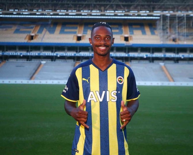 Lincoln Henrique: “Fenerbahçe İçin Sahada Her Şeyi Vereceğim”
