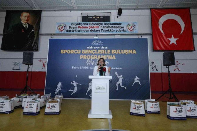 Gaziantep Büyükşehir’den Nizip Spor Lisesine Malzeme Yardımı