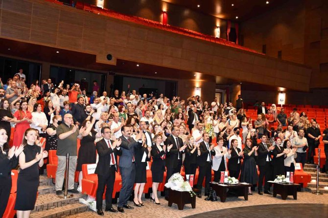 Ortaokul Öğrencilerinde Mezuniyet Coşkusu