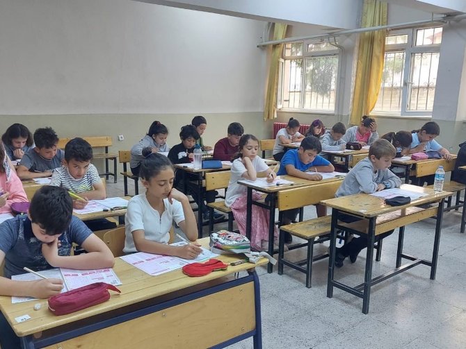 Gediz 1 Eylül İ̇mam Hatip Ortaokulu’nda Akademik Yetenek Testi Sınavı