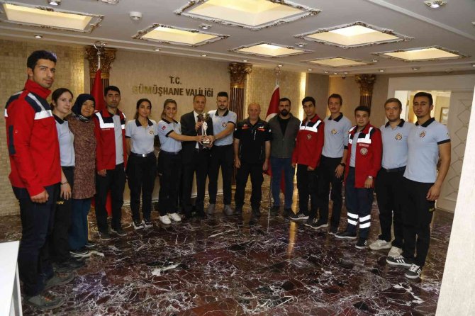 Vali Taşbilek Üniversiteler Arası Arama Kurtarma Yarışması Birincilerini Ağırladı