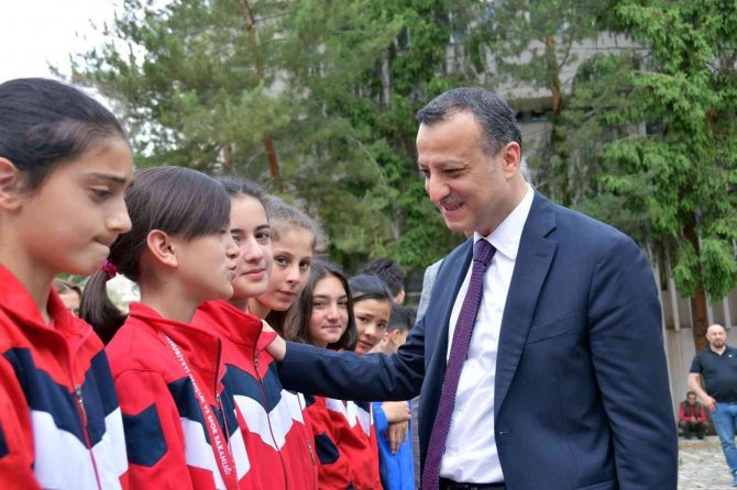 Gümüşhane’de Şampiyon Öğrenciler Ödüllendirildi
