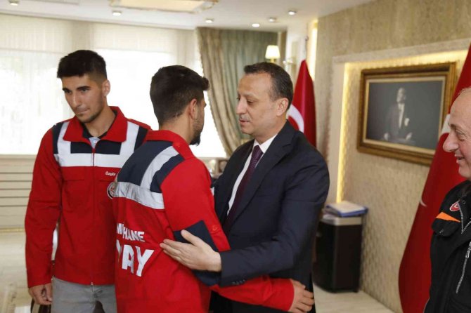 Selde Su Çukuruna Düşen Sena’yı Kurtaran 3 Kahraman Genci Vali Taşbilek Makamında Ağırladı