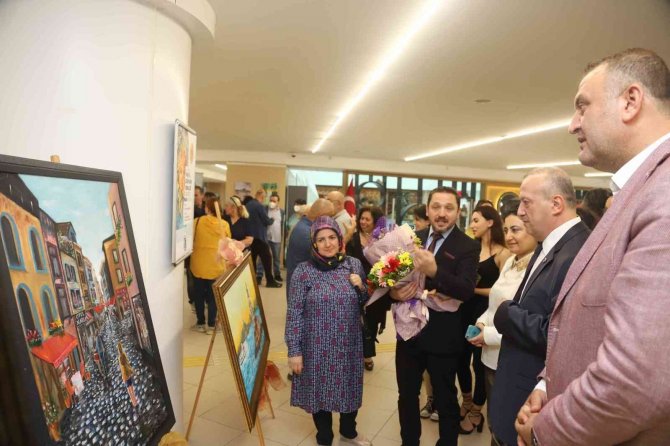 ‘Hayal Dünyamın Renkleri’ Sergisi Kartal Belediyesi’nde Açıldı